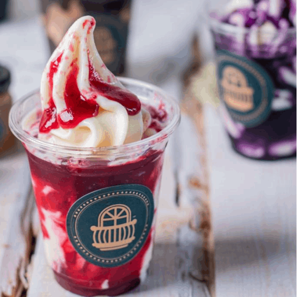 SUNDAE صانداى فراولة